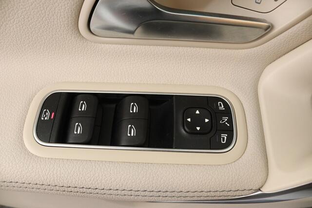Mercedes-Benz A-KLASSE 180 Business Solution Luxury (SFEERVERLICHTING, STOELVERWARMING, 1e EIGENAAR, ACHTERUITRIJ