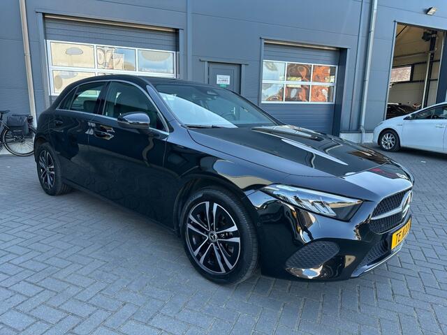 Mercedes-Benz A-KLASSE A250e Plug-in Hybride met airco, PDC, Apple CarPlay, achteruitrijcamera