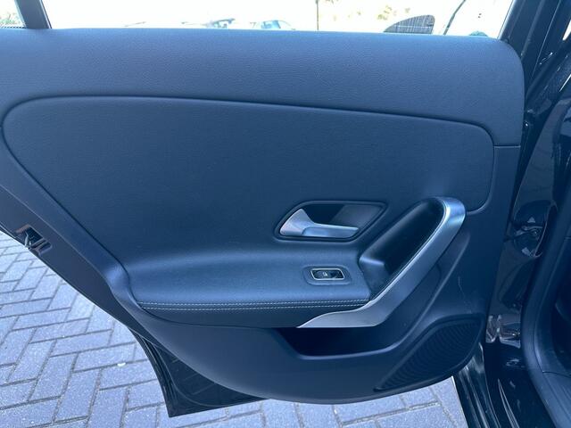 Mercedes-Benz A-KLASSE A250e Plug-in Hybride met airco, PDC, Apple CarPlay, achteruitrijcamera