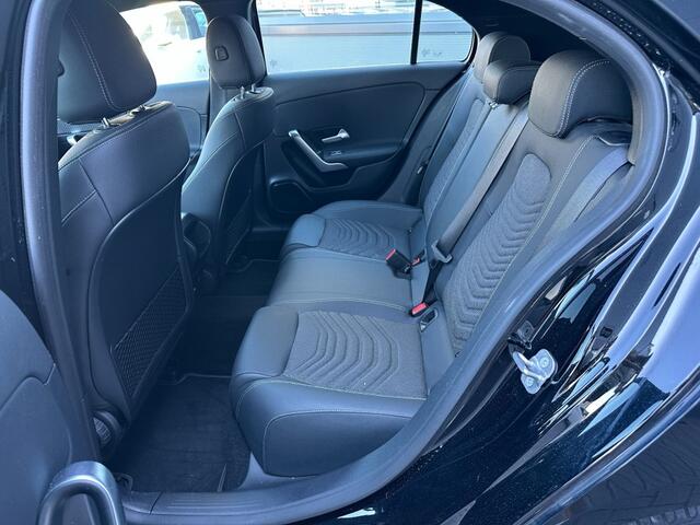Mercedes-Benz A-KLASSE A250e Plug-in Hybride met airco, PDC, Apple CarPlay, achteruitrijcamera