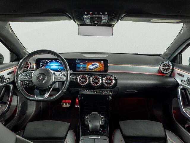 Mercedes-Benz A-KLASSE Hatchback 180 Business Solution AMG | Panorama dak | Trekhaak