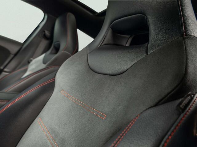 Mercedes-Benz A-KLASSE Hatchback 180 Business Solution AMG | Panorama dak | Trekhaak