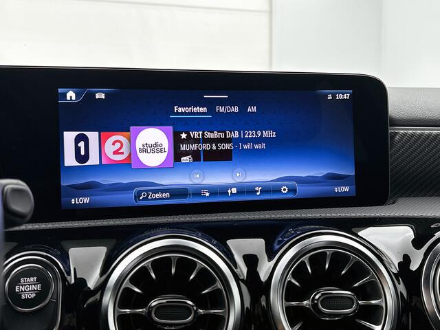 Mercedes-Benz A-KLASSE 250 e Night Plug-In Hybride Night Pakket | 18 Inch Velgen | Parkeerpakket met 360°-camera | Memory Voorstoelen | Distronic | Dodehoekassistent. Inclusief 24 maanden MB Certified garantie voor Europa.