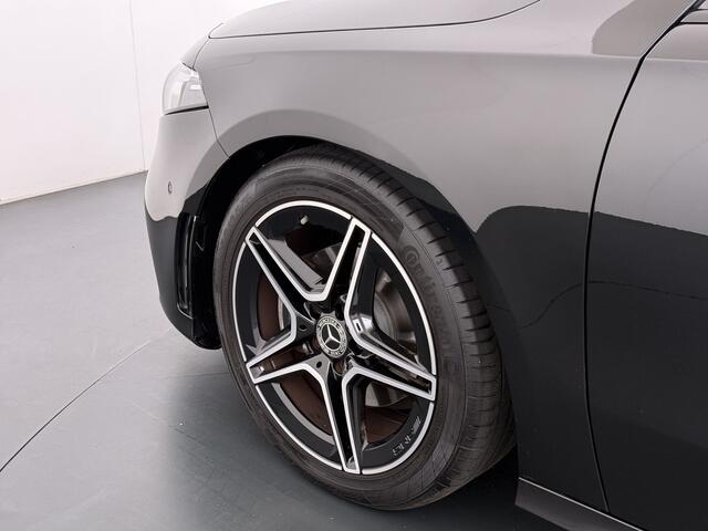 Mercedes-Benz A-KLASSE 180 AMG line | Night Sfeer