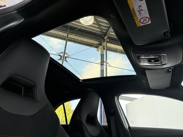 Mercedes-Benz A-KLASSE 180 Business Solution AMG | Panoramadak | Sfeerverlichting | Stoelverwarming | Parkeercamera |