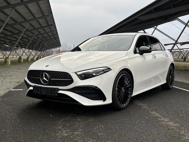 Mercedes-Benz A-KLASSE 180 Star Edition AMG Line | Night | Panoramadak | Multibeam LED | 19 Inch LM velgen | Sfeerverlichting |