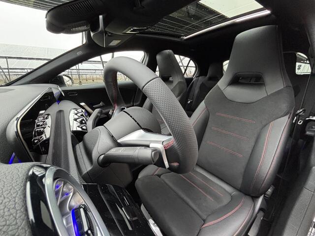 Mercedes-Benz A-KLASSE 180 Star Edition AMG Line | Night | Panoramadak | Multibeam LED | 19 Inch LM velgen | Sfeerverlichting |