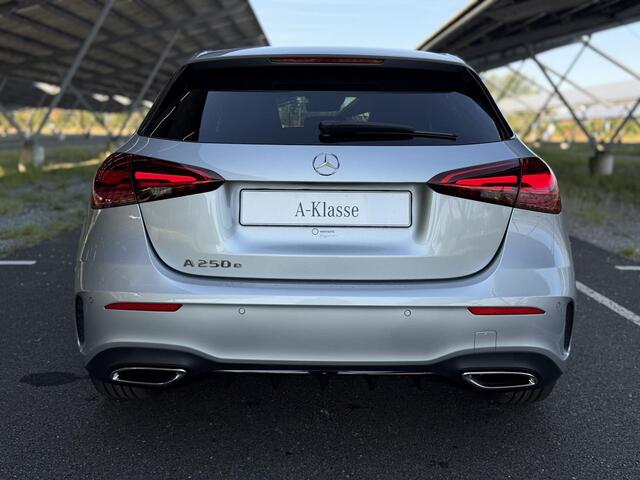 Mercedes-Benz A-KLASSE 250e Business Solution AMG | Night | Panoramadak | Memory | Head-up display | 360 camera | Sfeerverlichting |