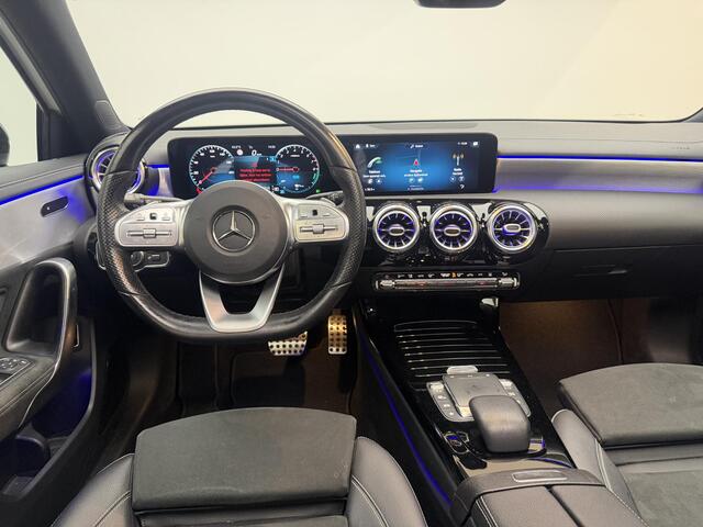 Mercedes-Benz A-KLASSE 250 e Premium | AMG | Panodak | Sfeerverlichting | Carplay | Sportstoelen | December-2020