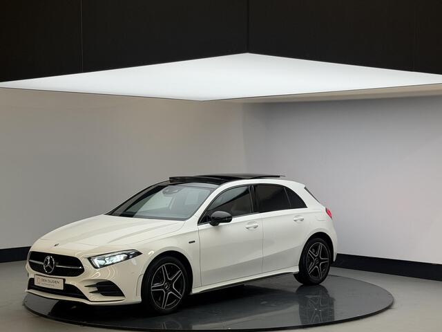 Mercedes-Benz A-KLASSE 250 e Premium | AMG | Panodak | Sfeerverlichting | Carplay | Sportstoelen | December-2020