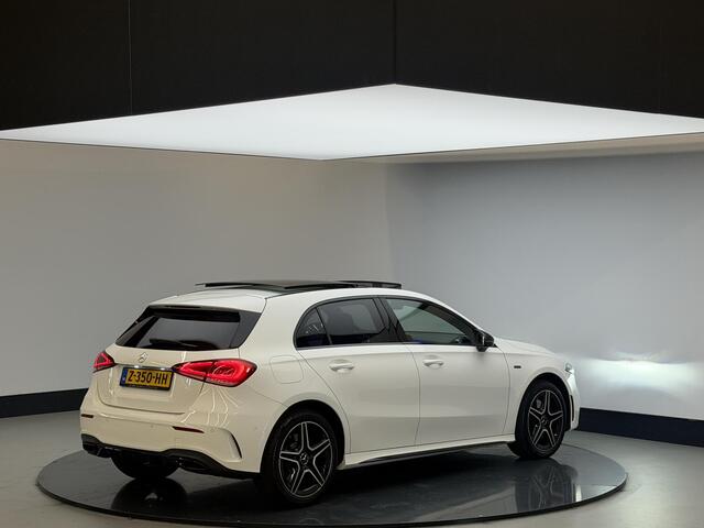 Mercedes-Benz A-KLASSE 250 e Premium | AMG | Panodak | Sfeerverlichting | Carplay | Sportstoelen | December-2020