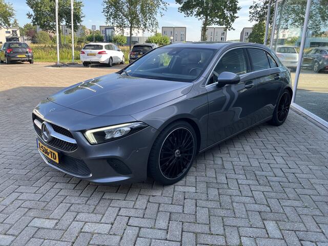 Mercedes-Benz A-KLASSE 200 Premium Carplay / Led / Cruise / Stoelverwarming