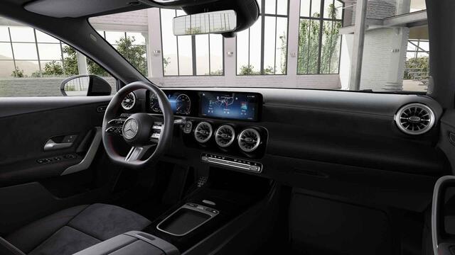 Mercedes-Benz A-KLASSE 180 Business Solution AMG | Panoramaschuifdak | Stoelverwarming | Achteruitrijcamera | MULTIBEAM LED |