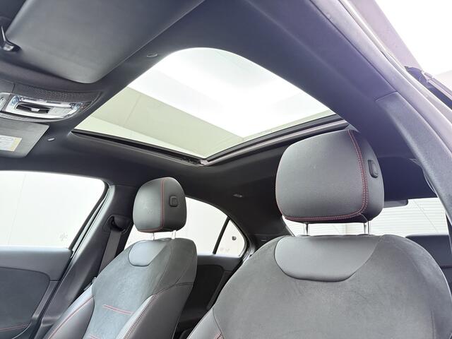 Mercedes-Benz A-KLASSE 200 164PK Automaat AMG Business Sol. Panoramadak Trekhaak Adap.Cruise Camera Navi Elek.Stoelen+Memory+Verwarmd Apple Carplay Android Auto Rijassistentiepakket Business Plus-pakket Pdc Privacy Glas DAB Bluetooth Lmv Isofix Apps 1.600KG Trekgewicht Origineel Nederlandse Auto