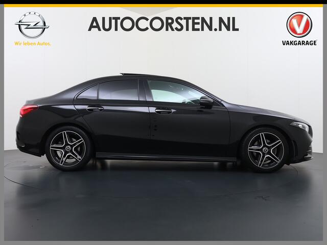 Mercedes-Benz A-KLASSE 200 164PK Automaat AMG Business Sol. Panoramadak Trekhaak Adap.Cruise Camera Navi Elek.Stoelen+Memory+Verwarmd Apple Carplay Android Auto Rijassistentiepakket Business Plus-pakket Pdc Privacy Glas DAB Bluetooth Lmv Isofix Apps 1.600KG Trekgewicht Origineel Nederlandse Auto