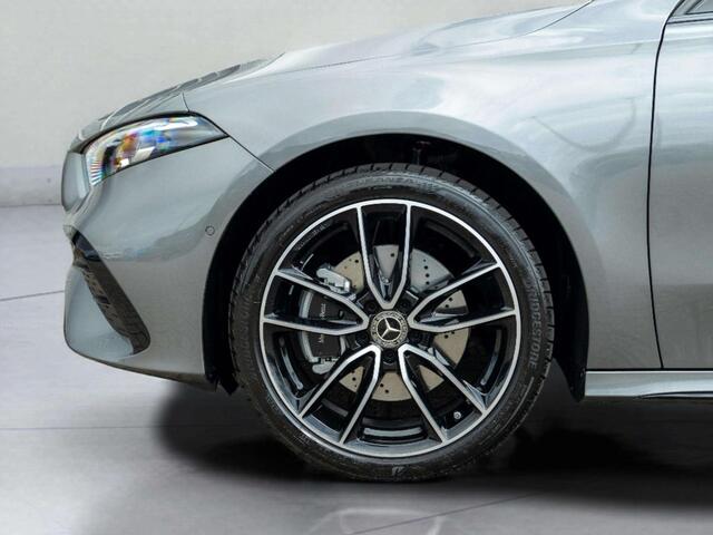 Mercedes-Benz A-KLASSE Hatchback 250 e 140 Year Edition Premium PLUS | Panorama dak