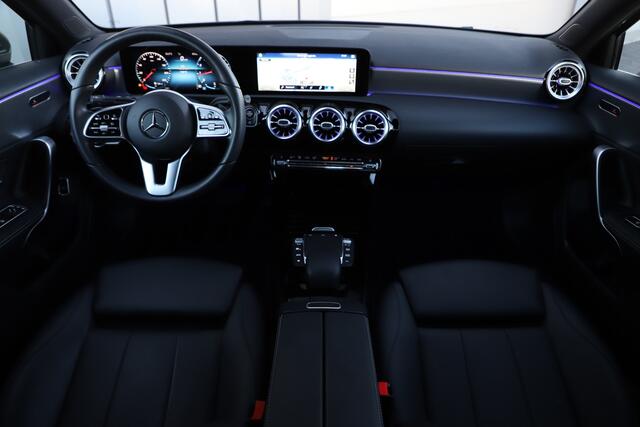 Mercedes-Benz A-KLASSE 180 Business Solution Luxury | 136PK | Sfeerverlichting+ | Stoelverw. | Widescreen | Camera | Clima | Carplay | 2020.
