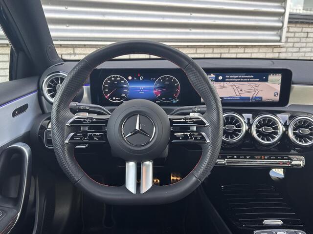 Mercedes-Benz A-KLASSE 180 Star Edition AMG | Panoramadak | Winter Pakket | MULTIBEAM LED Koplampen | Stoelverwarming | Stuurverwarming | Sfeerverlichting | Elektrisch Inklapbare Buitenspiegels | Achteruitrijcamera | Parkeersensoren