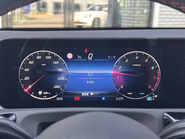 Mercedes-Benz A-KLASSE 180 Star Edition AMG | Panoramadak | Winter Pakket | MULTIBEAM LED Koplampen | Stoelverwarming | Stuurverwarming | Sfeerverlichting | Elektrisch Inklapbare Buitenspiegels | Achteruitrijcamera | Parkeersensoren