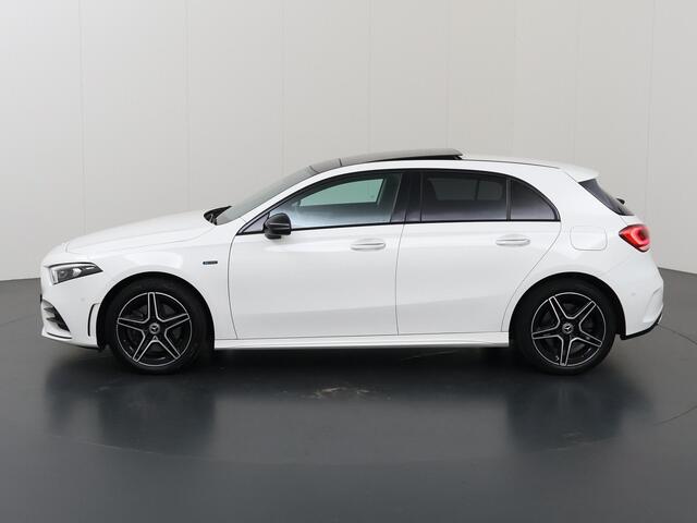 Mercedes-Benz A-KLASSE 250 e Business Solution AMG Limited | Night | Panoramadak | Memory | Multibeam | Widescreen |