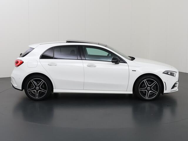 Mercedes-Benz A-KLASSE 250 e Business Solution AMG Limited | Night | Panoramadak | Memory | Multibeam | Widescreen |