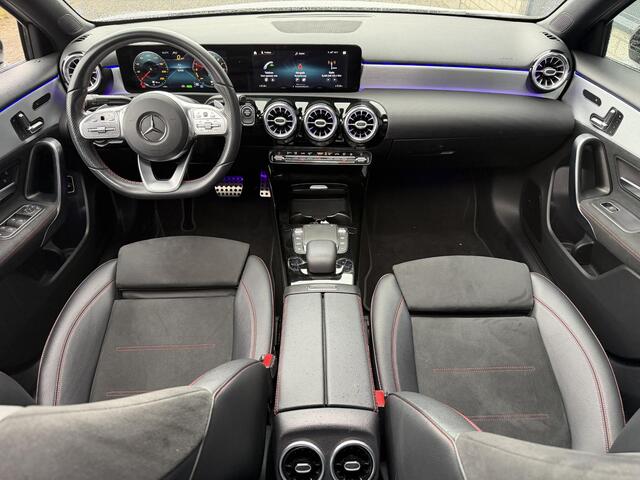 Mercedes-Benz A-KLASSE 250 e AMG Line 18''/SOH 100%/Panoramadak/Memory L&R/Trekhaak/Dodehoek/Keyless/Adaptieve cruise/Alarm/Sfeerverlichting/Camera/Apple Carplay & Android Auto