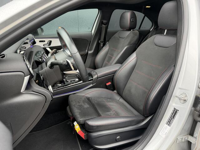 Mercedes-Benz A-KLASSE 250 e AMG Line 18''/SOH 100%/Panoramadak/Memory L&R/Trekhaak/Dodehoek/Keyless/Adaptieve cruise/Alarm/Sfeerverlichting/Camera/Apple Carplay & Android Auto