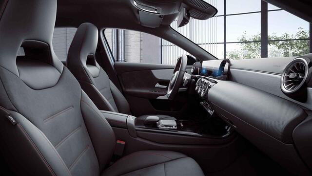 Mercedes-Benz A-KLASSE 180 Business Solution AMG | Night | Getint glas | Stoelverwarming | Widescreen | Sfeerverlichting |