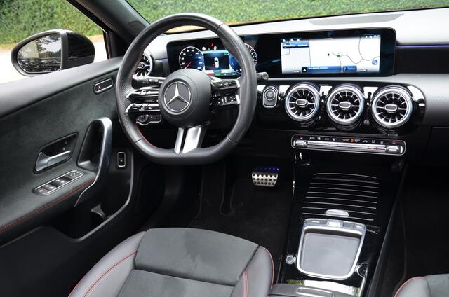 Mercedes-Benz A-KLASSE 250 e Star Edition LIMITED Amg Automaat/Led/Navi/Pdc/Ecc/Panoramadak/Achteruitrijcamera/Stoelverwarming/Cr-Controle/Privacy-Glass/Lmv