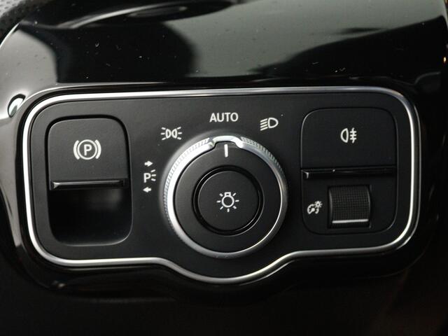 Mercedes-Benz A-KLASSE 180 Business Solution AMG