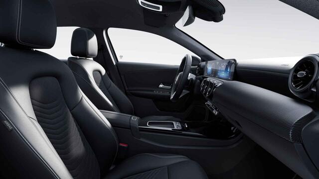 Mercedes-Benz A-KLASSE 180 Star Edition | Parkeerpakket | Widescreen | Stoelverwarming | Apple Carplay |