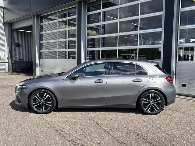 Mercedes-Benz A-KLASSE 180 Star Edition | Panoramadak | Apple CarPlay | Android Auto | Sfeerverlichting | Stoelverwarming | Achteruitrijcamera | Parkeersensoren | Elektrisch Inklapbare Buitenspiegels