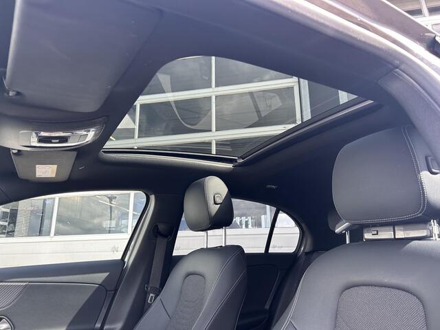 Mercedes-Benz A-KLASSE 180 Star Edition | Panoramadak | Apple CarPlay | Android Auto | Sfeerverlichting | Stoelverwarming | Achteruitrijcamera | Parkeersensoren | Elektrisch Inklapbare Buitenspiegels