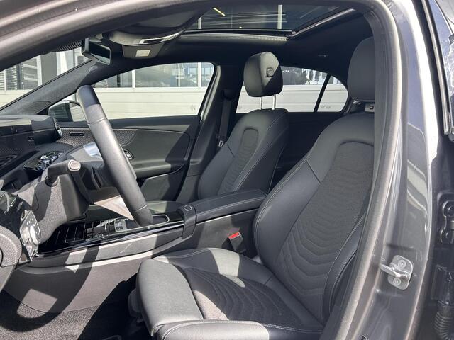 Mercedes-Benz A-KLASSE 180 Star Edition | Panoramadak | Apple CarPlay | Android Auto | Sfeerverlichting | Stoelverwarming | Achteruitrijcamera | Parkeersensoren | Elektrisch Inklapbare Buitenspiegels