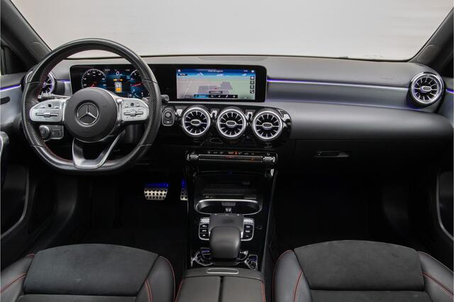 Mercedes-Benz A-KLASSE 200 AMG Premium, Pano, Widescreen, Sfeerverlichting, 19"