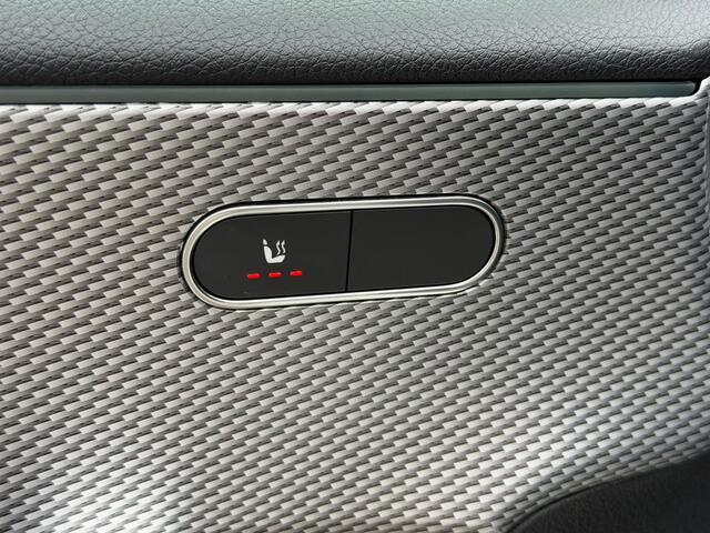 Mercedes-Benz A-KLASSE 180 Premium Plus | Stoelverwarming | Ambiance Verlichting | Apple Carplay | Parkeersensoren | Navigatie | Keyless | High Performance LED | Grootlichtassistent | Cruise Control | Bluetooth | Airco
