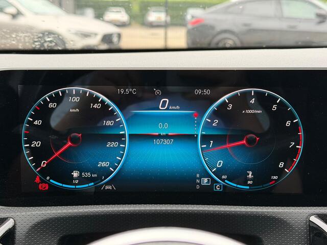 Mercedes-Benz A-KLASSE 180 Premium Plus | Stoelverwarming | Ambiance Verlichting | Apple Carplay | Parkeersensoren | Navigatie | Keyless | High Performance LED | Grootlichtassistent | Cruise Control | Bluetooth | Airco
