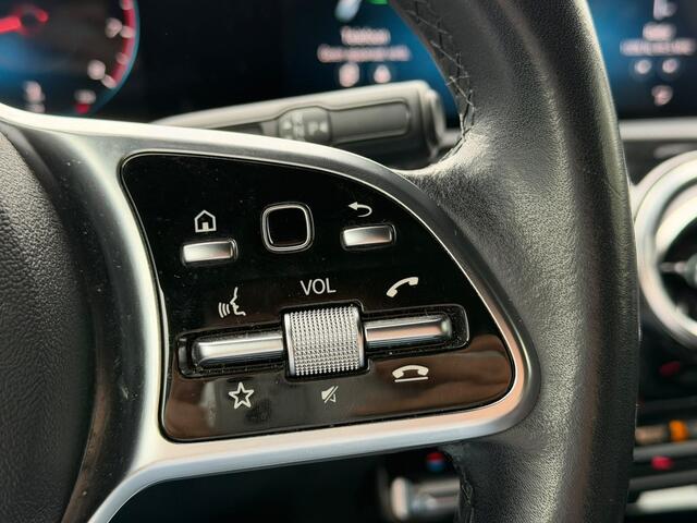 Mercedes-Benz A-KLASSE 180 Premium Plus | Stoelverwarming | Ambiance Verlichting | Apple Carplay | Parkeersensoren | Navigatie | Keyless | High Performance LED | Grootlichtassistent | Cruise Control | Bluetooth | Airco