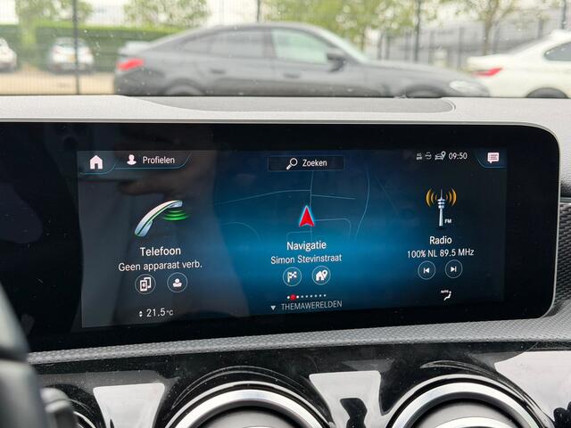 Mercedes-Benz A-KLASSE 180 Premium Plus | Stoelverwarming | Ambiance Verlichting | Apple Carplay | Parkeersensoren | Navigatie | Keyless | High Performance LED | Grootlichtassistent | Cruise Control | Bluetooth | Airco