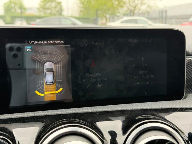 Mercedes-Benz A-KLASSE 180 Premium Plus | Stoelverwarming | Ambiance Verlichting | Apple Carplay | Parkeersensoren | Navigatie | Keyless | High Performance LED | Grootlichtassistent | Cruise Control | Bluetooth | Airco