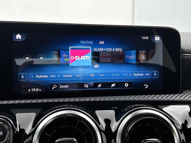 Mercedes-Benz A-KLASSE 180 Business Solution Ledkoplampen | Parkeerpakket met achteruitrijcamera |Stoelverwarming voor | Spiegelpakket. Inclusief 24 maanden MB Certified garantie voor Europa.