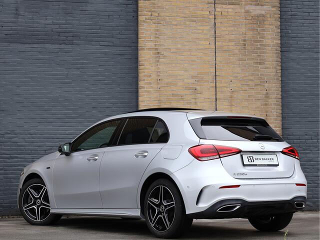 Mercedes-Benz A-KLASSE 250 e AMG Limited | Night Pakket | Pano | Sfeerverlichting | Haak | Carplay |