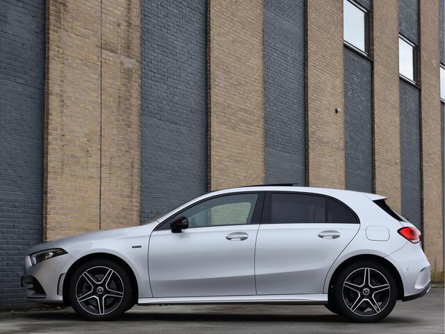 Mercedes-Benz A-KLASSE 250 e AMG Limited | Night Pakket | Pano | Sfeerverlichting | Haak | Carplay |
