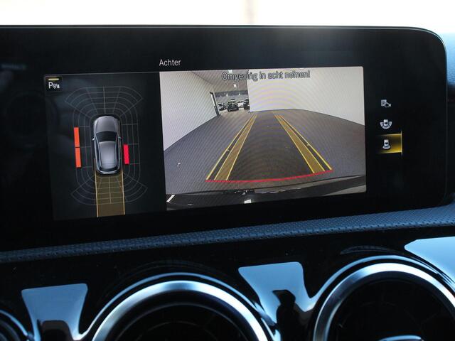 Mercedes-Benz A-KLASSE 200 Automaat AMG Line Navigatie Climate Control Camera Virtual Cockpit Led Stoelverwarming Cruise control Parkeersensoren