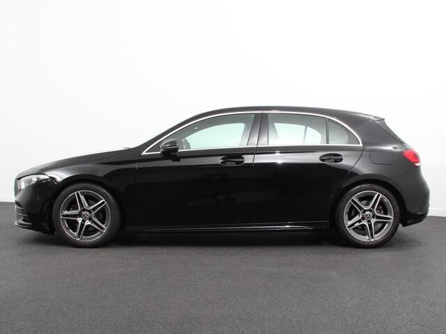 Mercedes-Benz A-KLASSE 200 Automaat AMG Line Navigatie Climate Control Camera Virtual Cockpit Led Stoelverwarming Cruise control Parkeersensoren
