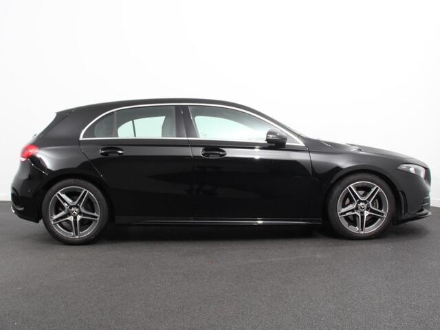 Mercedes-Benz A-KLASSE 200 Automaat AMG Line Navigatie Climate Control Camera Virtual Cockpit Led Stoelverwarming Cruise control Parkeersensoren