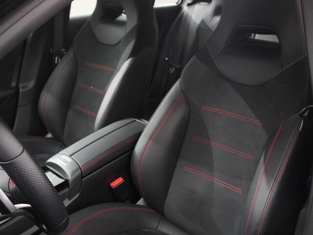 Mercedes-Benz A-KLASSE 200 Automaat AMG Line Navigatie Climate Control Camera Virtual Cockpit Led Stoelverwarming Cruise control Parkeersensoren