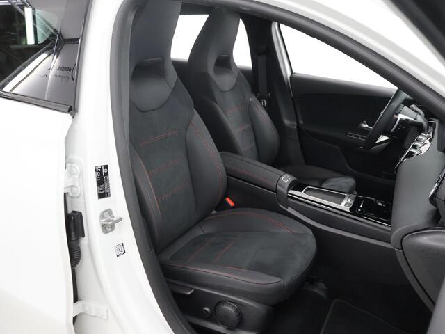 Mercedes-Benz A-KLASSE 250 e AMG Line | Night | Multispaaks velgen | Panoramadak | Multibeam | Sfeerverlichting |