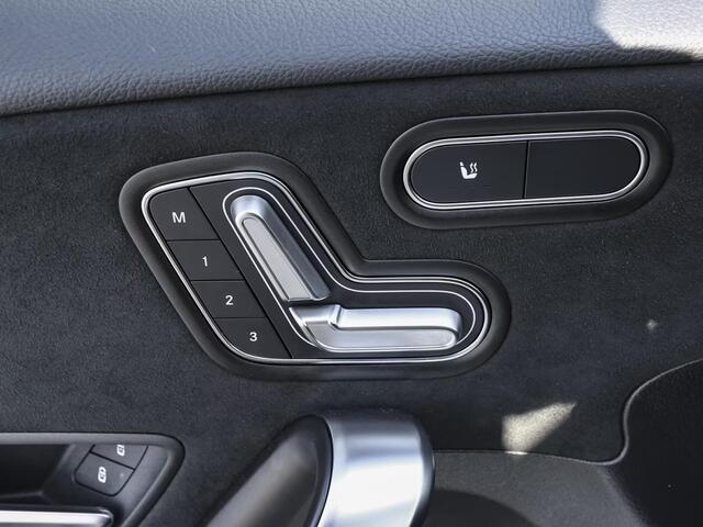 Mercedes-Benz A-KLASSE 250e AMG ** NIGHT, MBUX+, PANO, MEMO, DISTR, 2-Zone CLIMA, 19-inch LMV, ** 1e EIG - UNFALLFREI ** ** INFORMEER OOK NAAR ONZE AANTREKKELIJKE FINANCIAL-LEASE TARIEVEN **