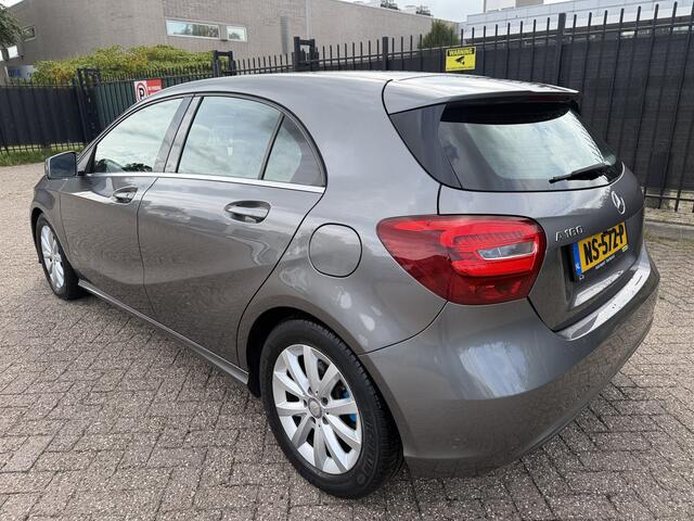 Mercedes-Benz A-KLASSE 180 Business Solution Carplay/Camera/Clima/Cruise/PDC